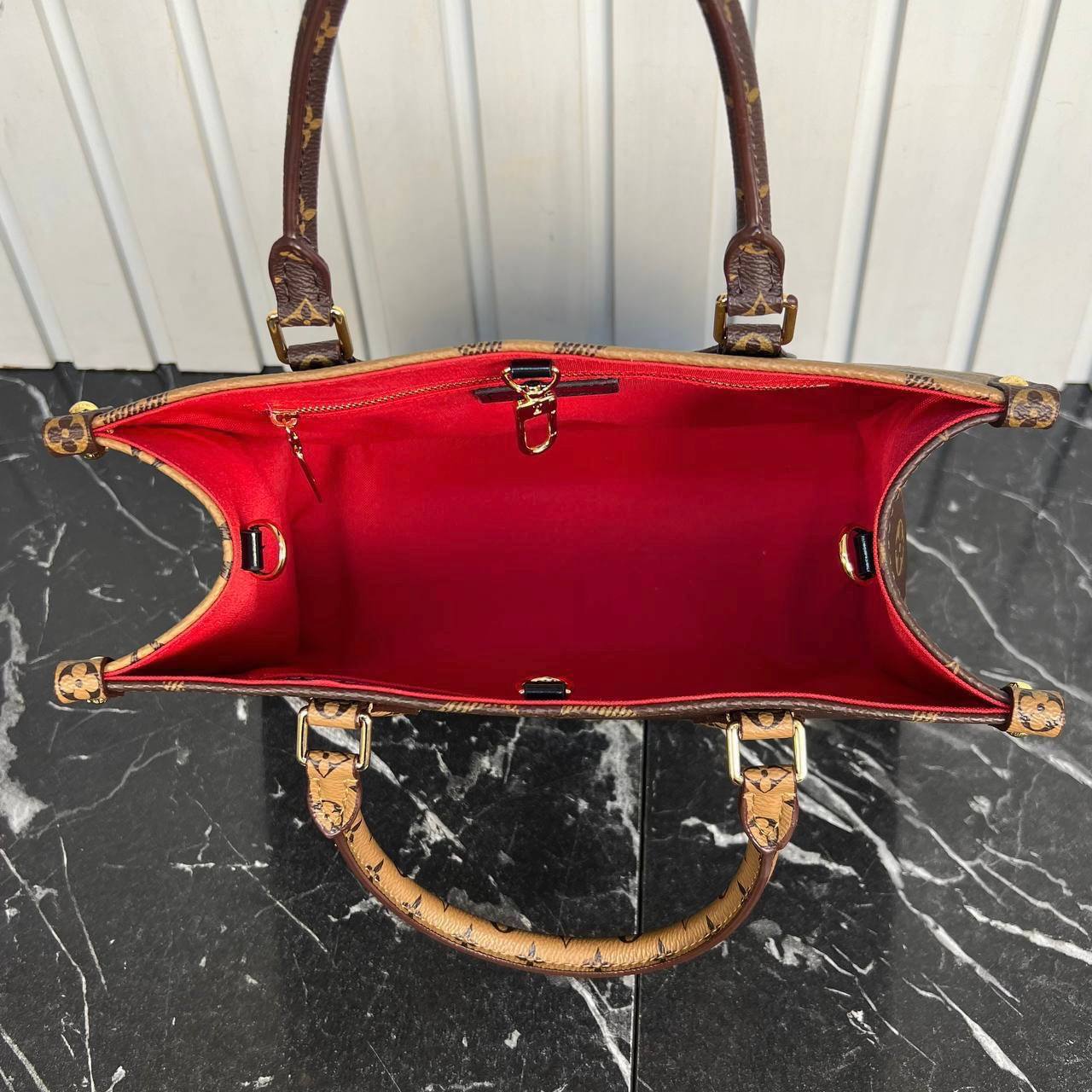 Louis Vuitton OnTheGo PM

5300 ⭐️