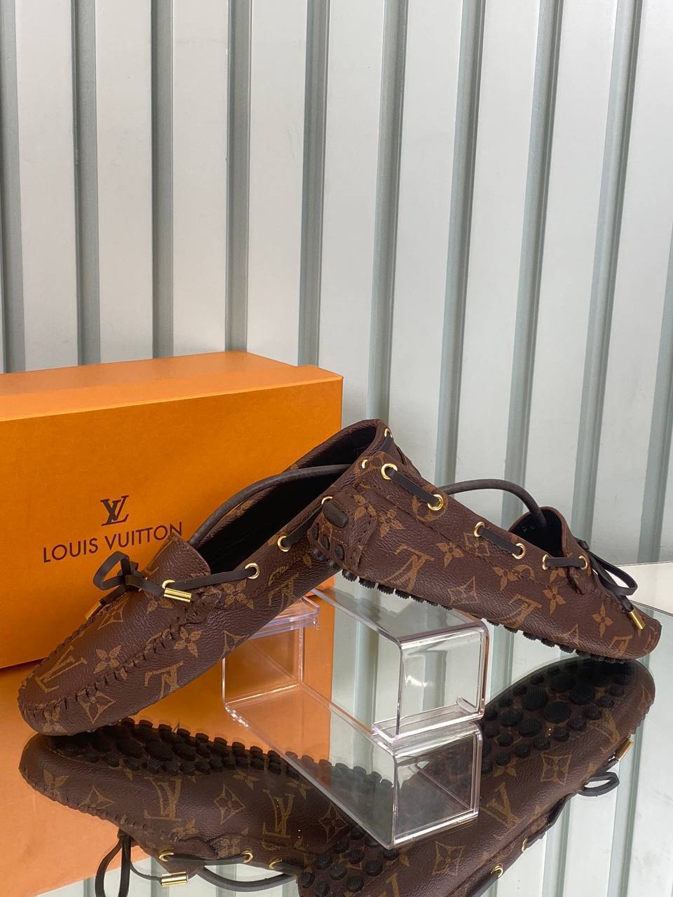 Louis Vuitton Makosen 
Hakiki Deri

2035