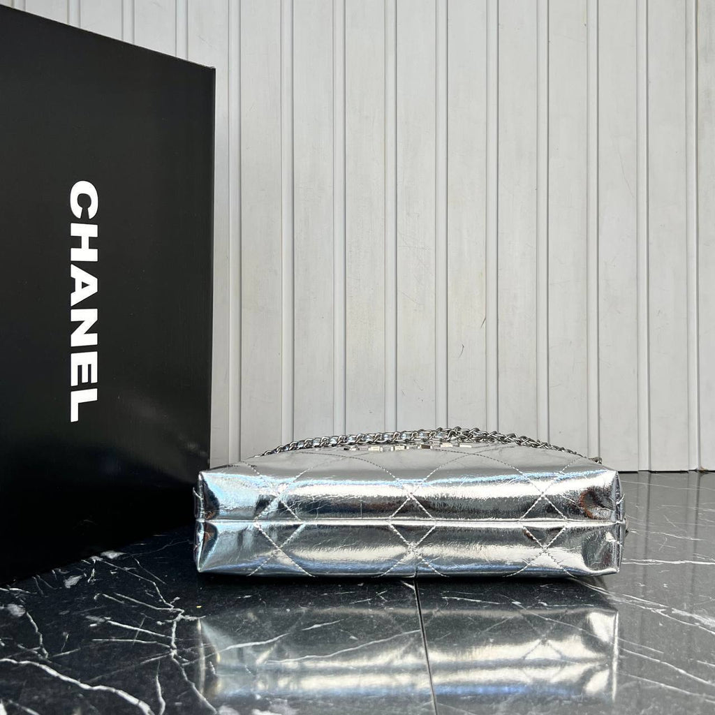 Chanel 22 Bag

40x30 cm 
5513-3