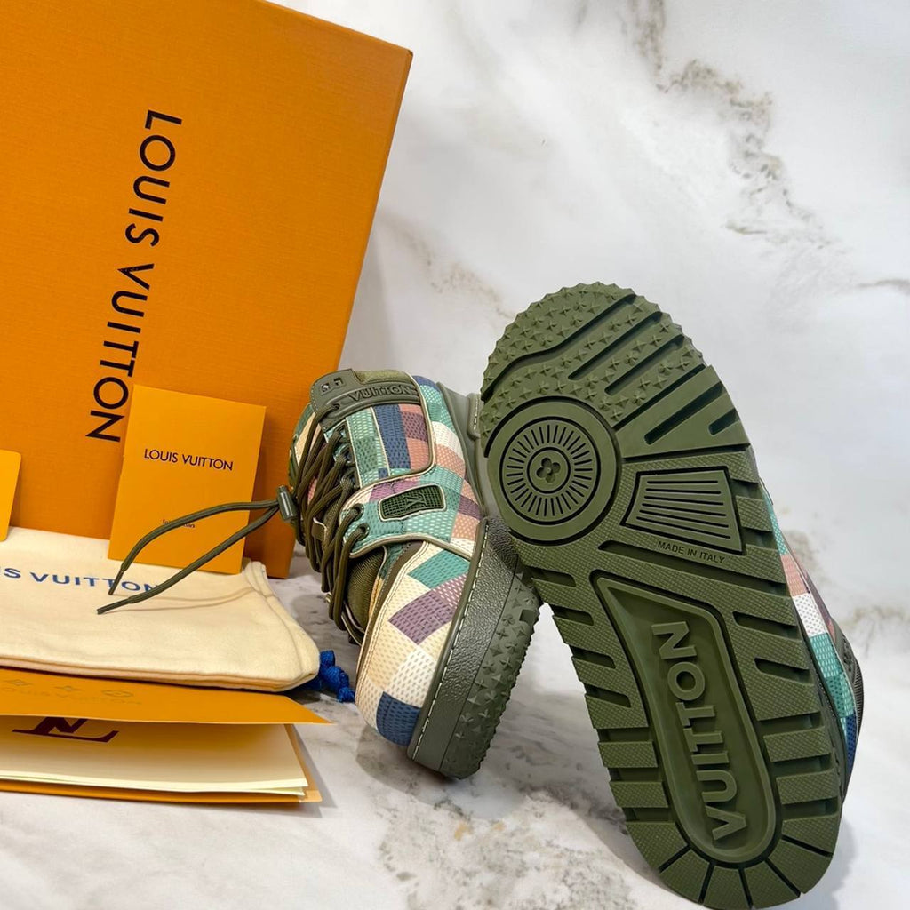 Louis vuitton sneakers 😍

3797-1⭐️