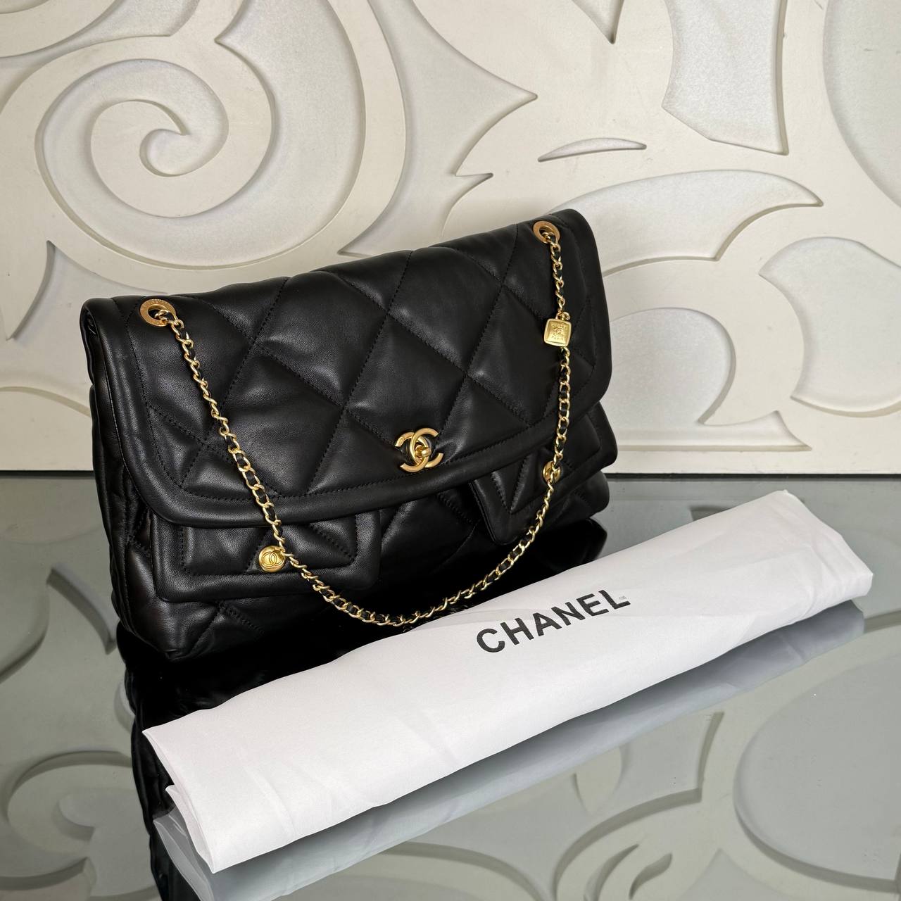 Chanel Large Bowling Flap Bag 

38x25 cm
910398 ⭐️