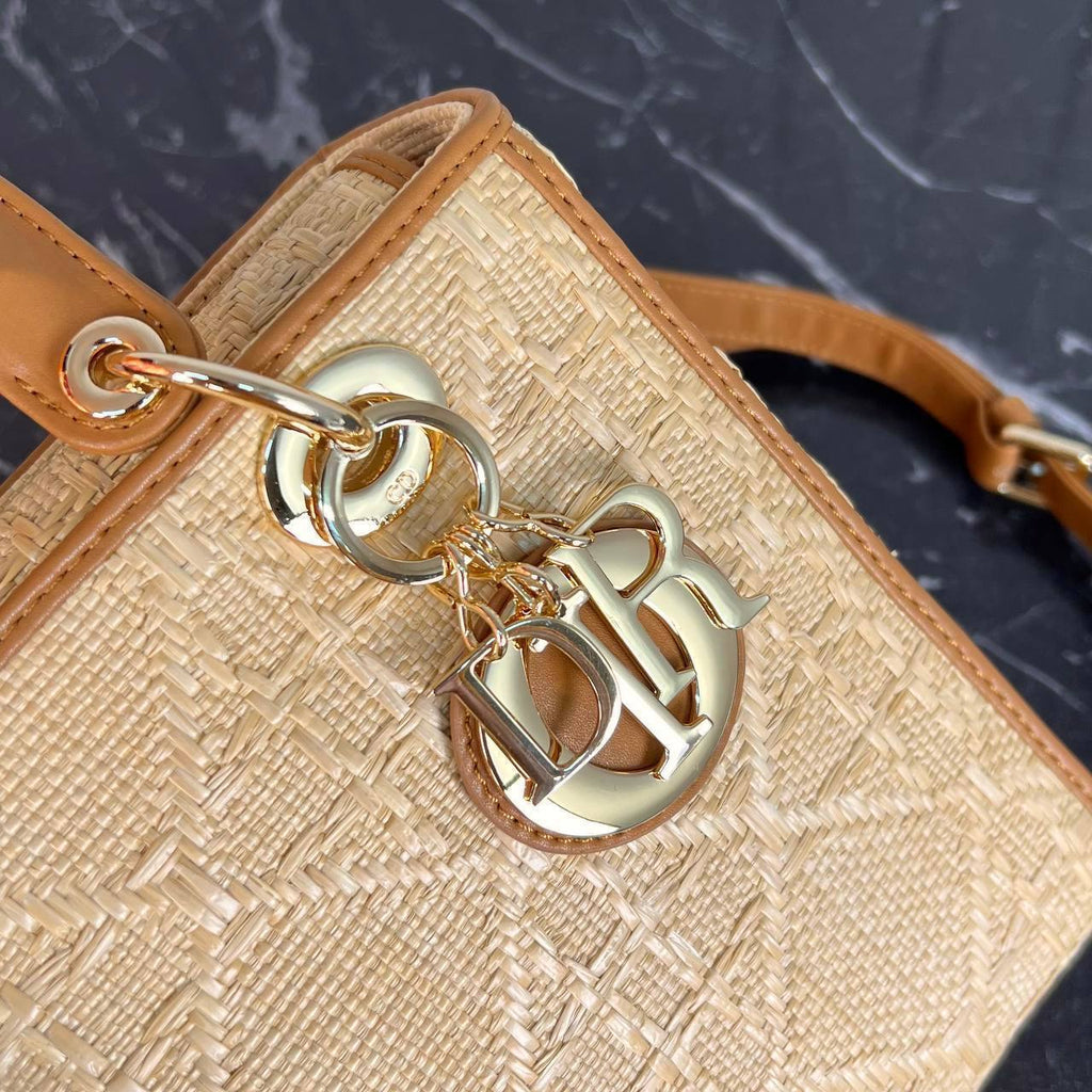 Christian Dior Lady Dior Raffia Bag Medium 

24x20 cm 
5479-2 ⭐️