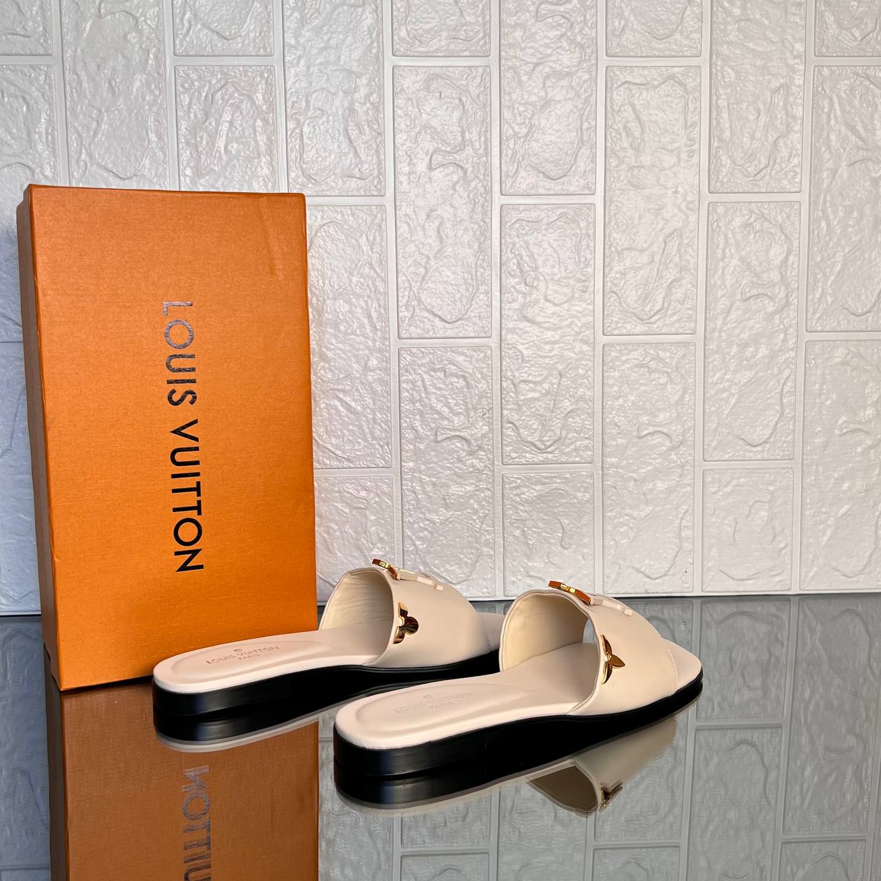 Louis Vuitton Mare Flat Mule

911256 ⭐️