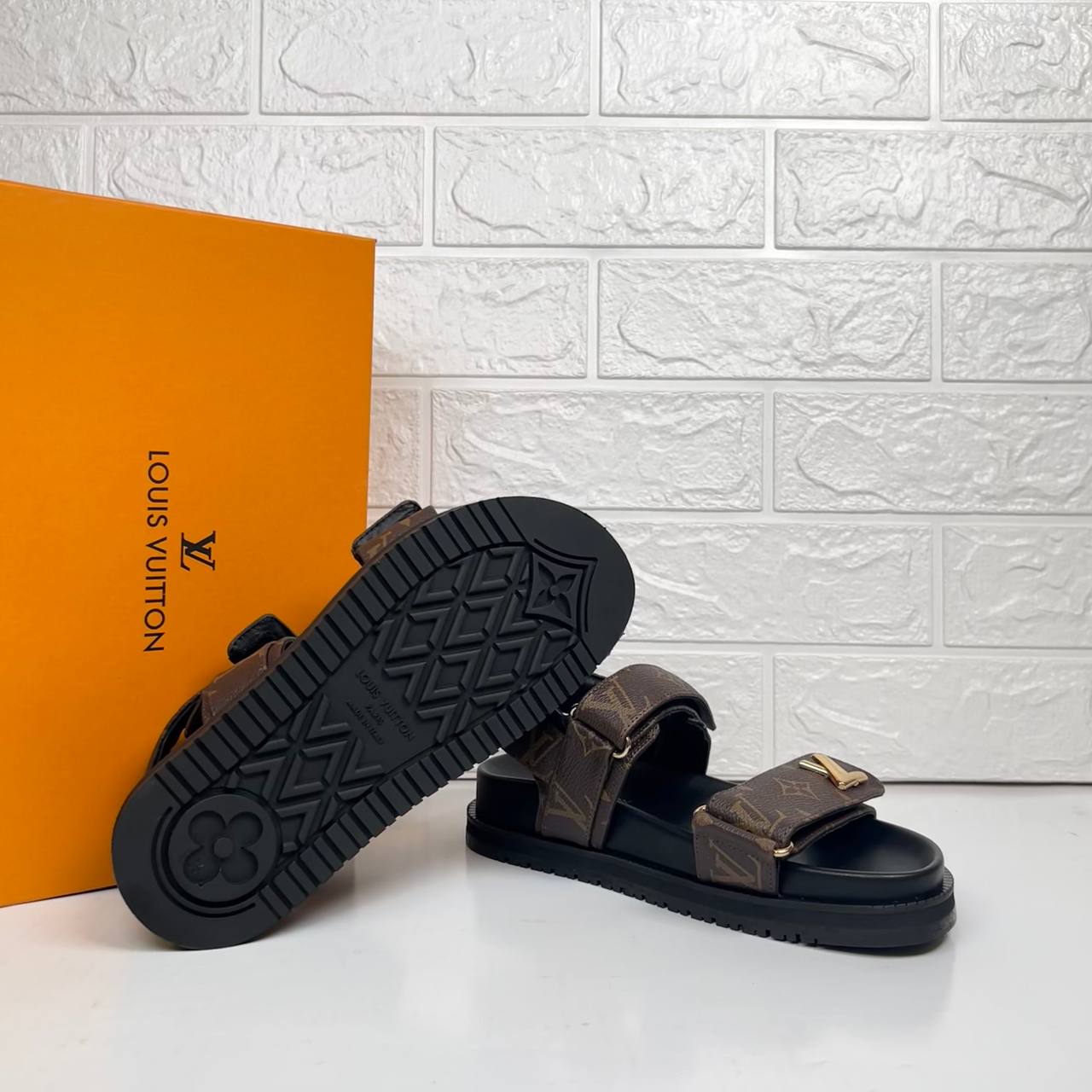 Louis Vuitton Paseo Flat Comfort Sandal

211101 ⭐️