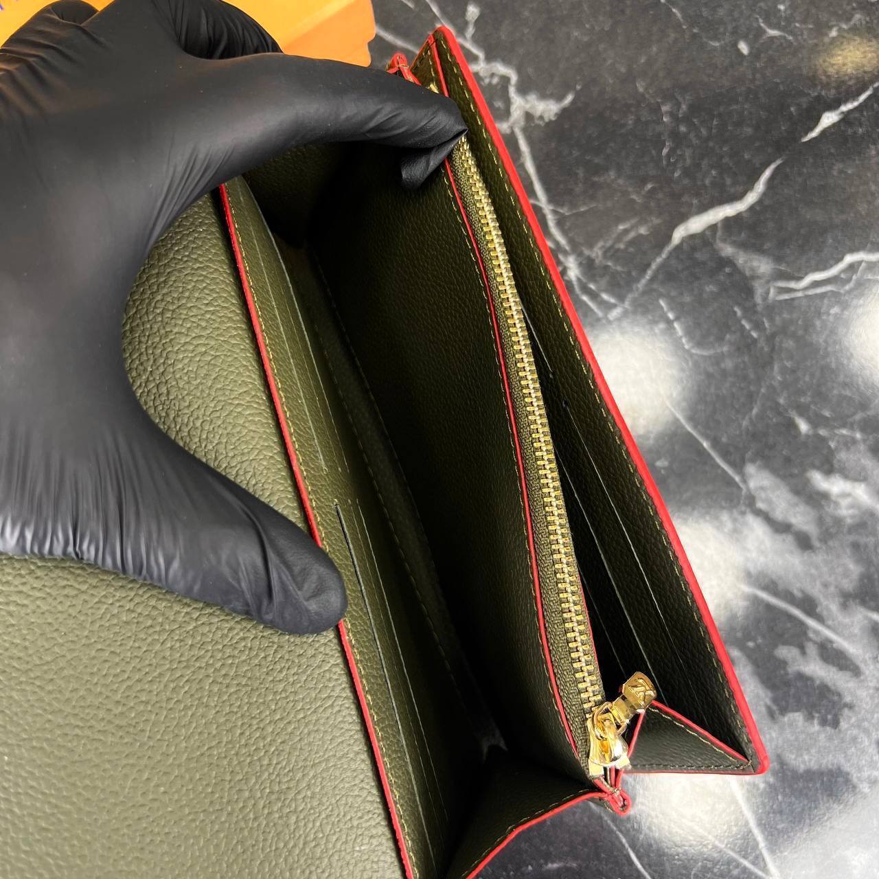 Louis Vuitton Sarah Wallet 

79-2 ⭐️