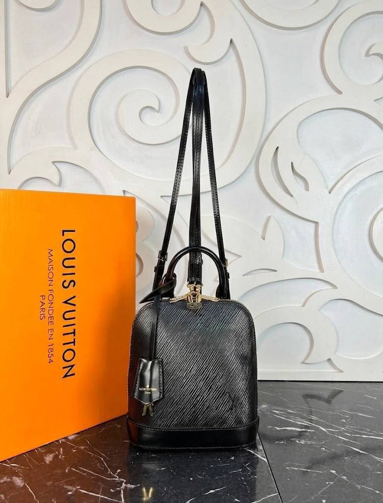 Louis Vuitton Alma Backpack 

5810-2 ⭐️