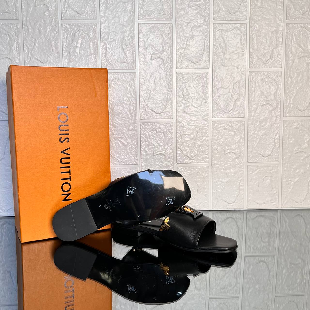 Louis Vuitton Mare Flat Mule

911256 ⭐️