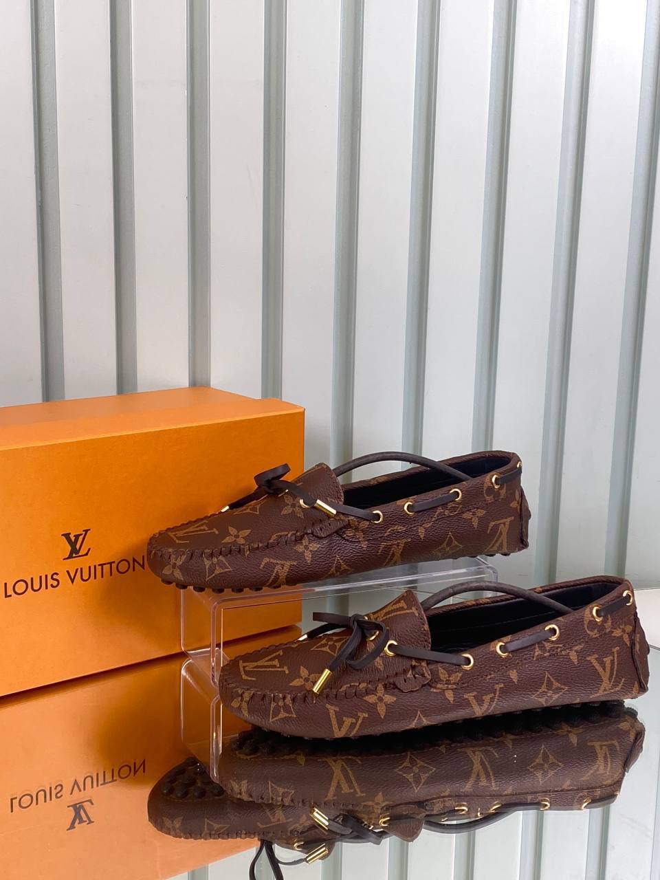 Louis Vuitton Makosen 
Hakiki Deri

2035