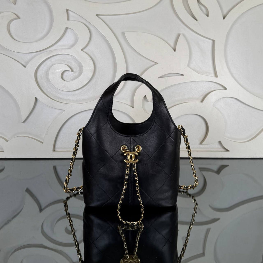Chanel Small Tote Bag

21x17 cm
910657 ⭐️