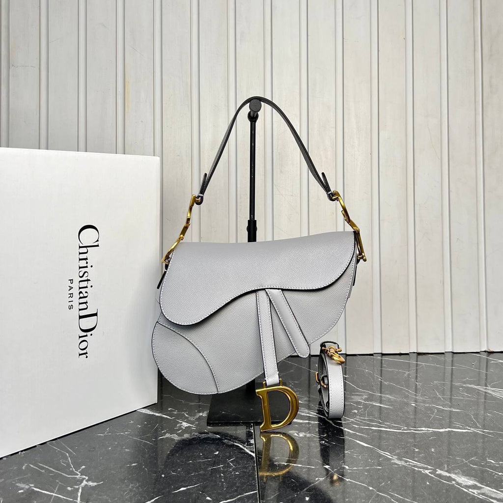 Christian Dior Saddle Bag

25x20 cm 
639.B ⭐️