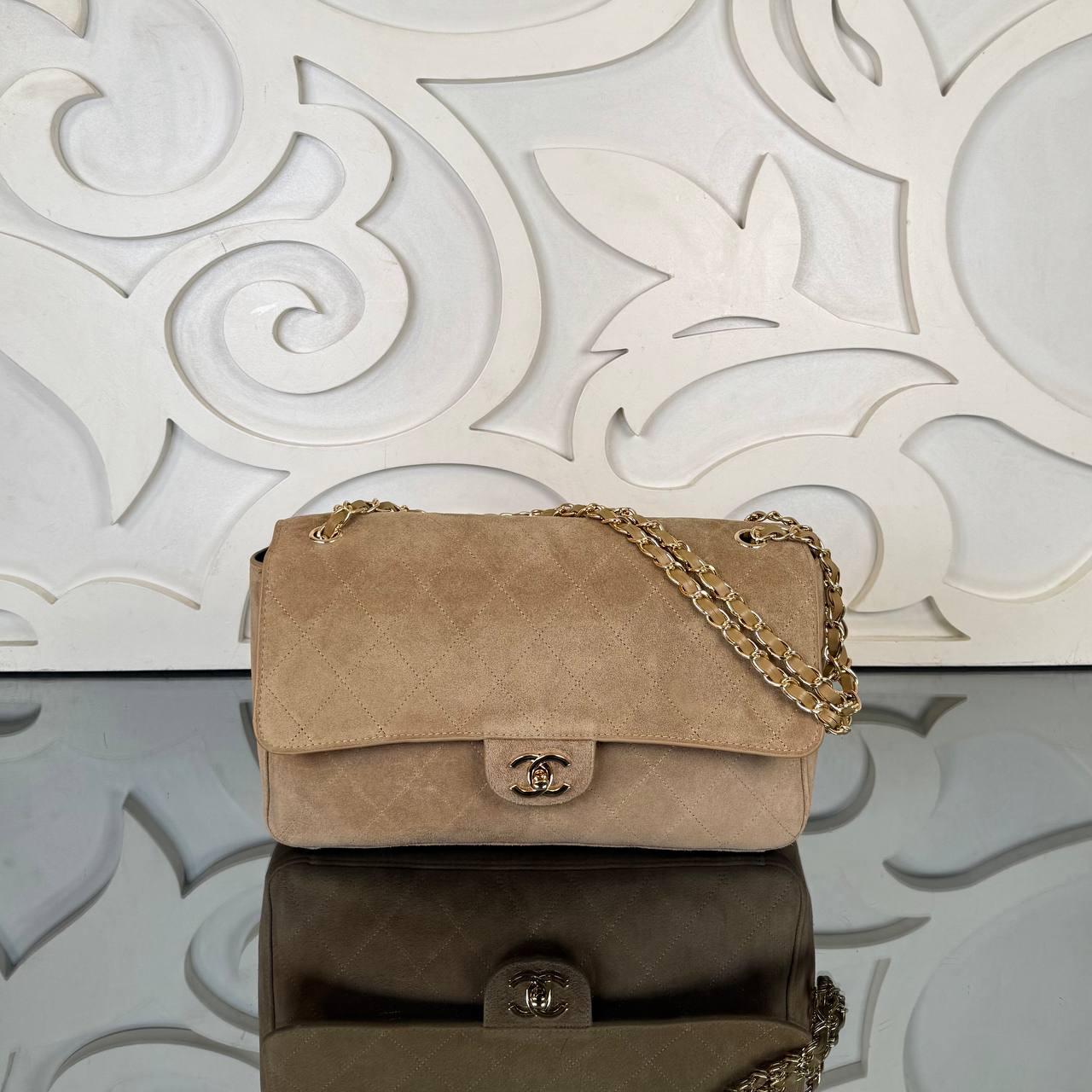 Chanel Large Suede Flap Bag

32x22 cm
910952 ⭐️