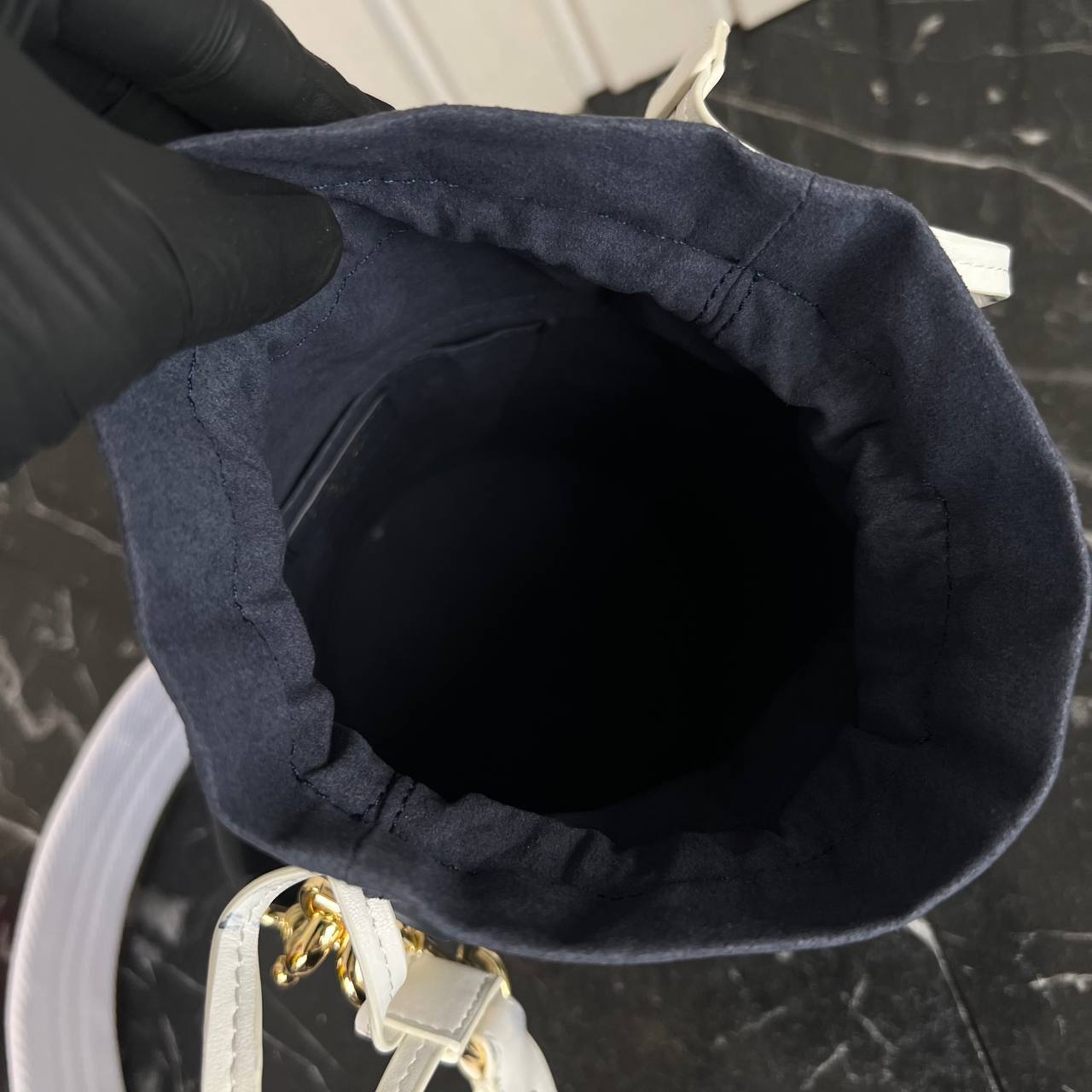 Christian Dior Vibe Bucket Bag 

14x18 cm
6954