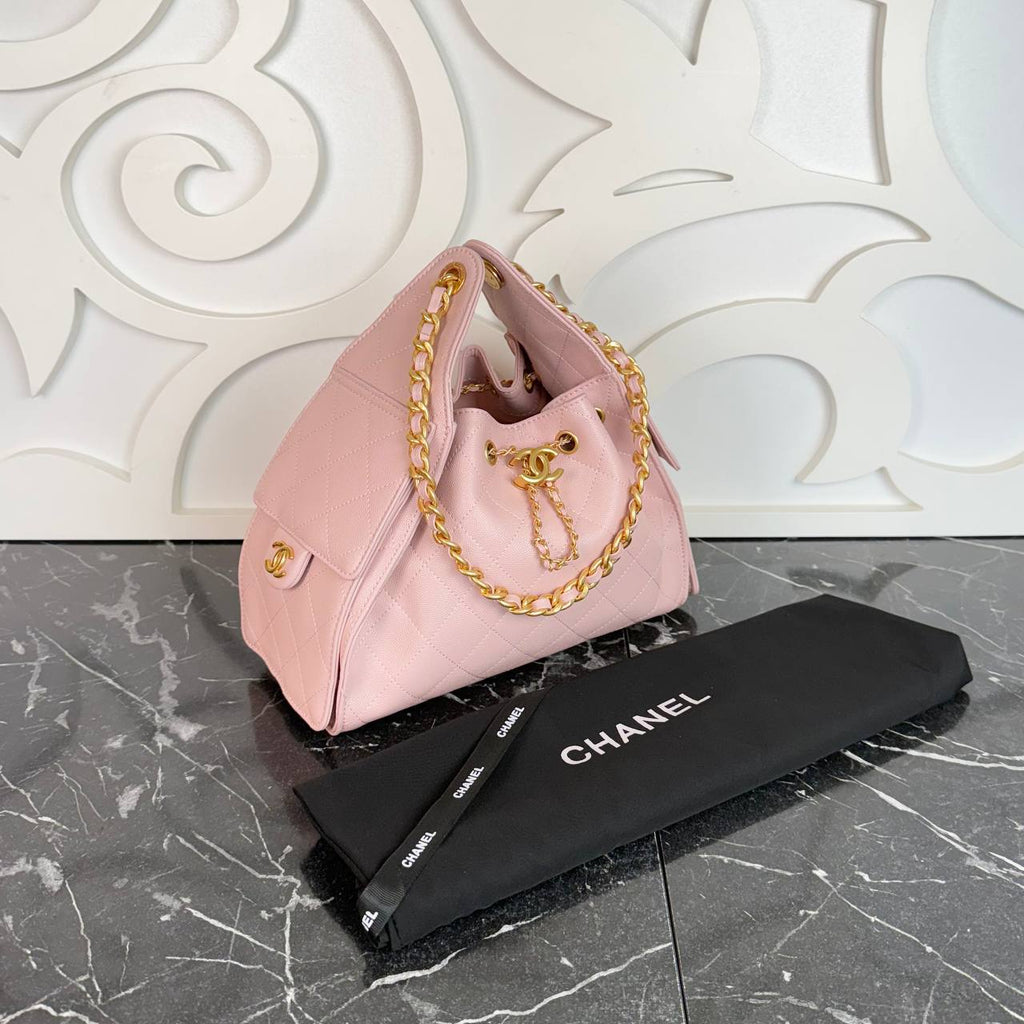 Chanel 25 Small Handbag

29x19 cm
910139 ⭐️