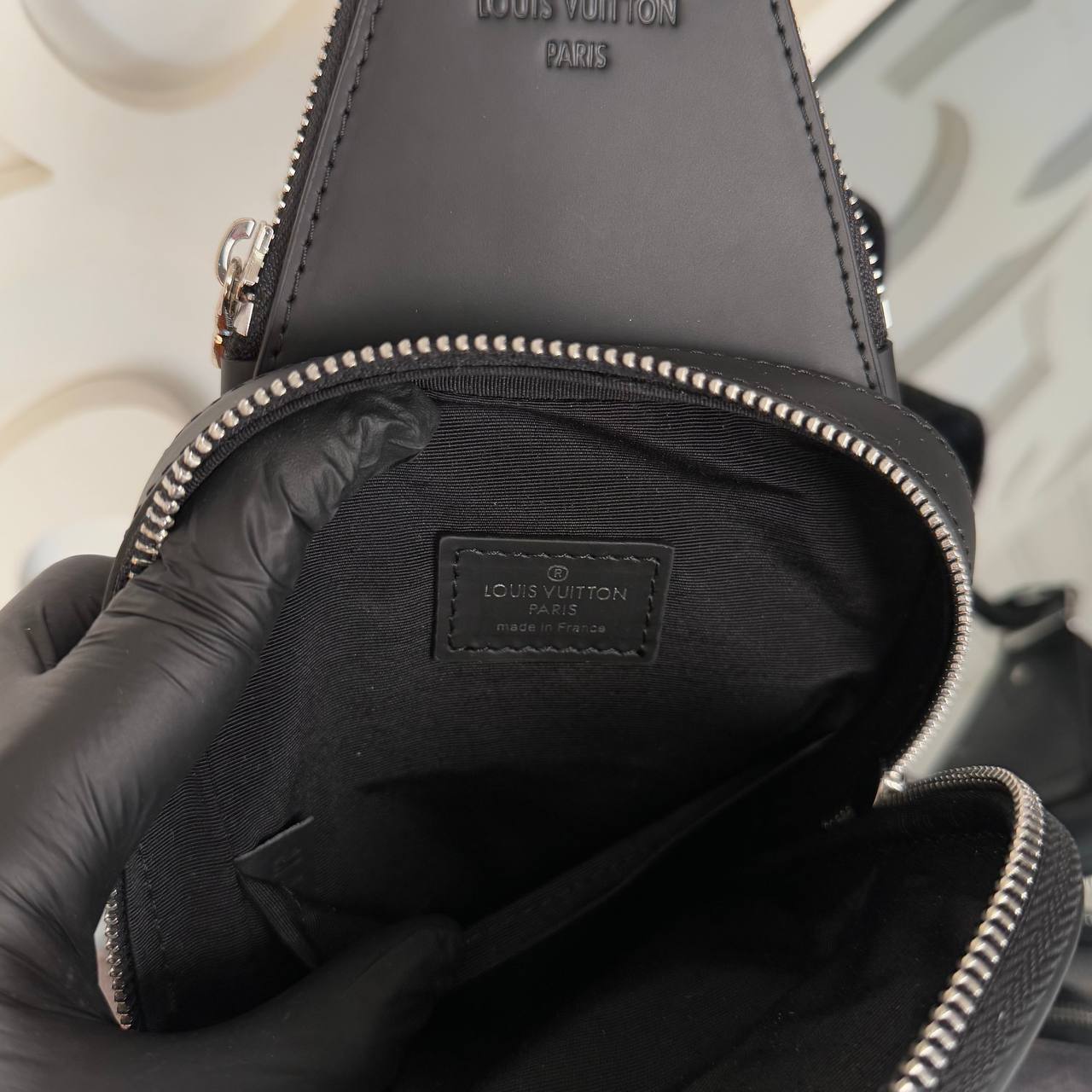 Louis Vuitton Avenue Sling Bag Small

⭐️