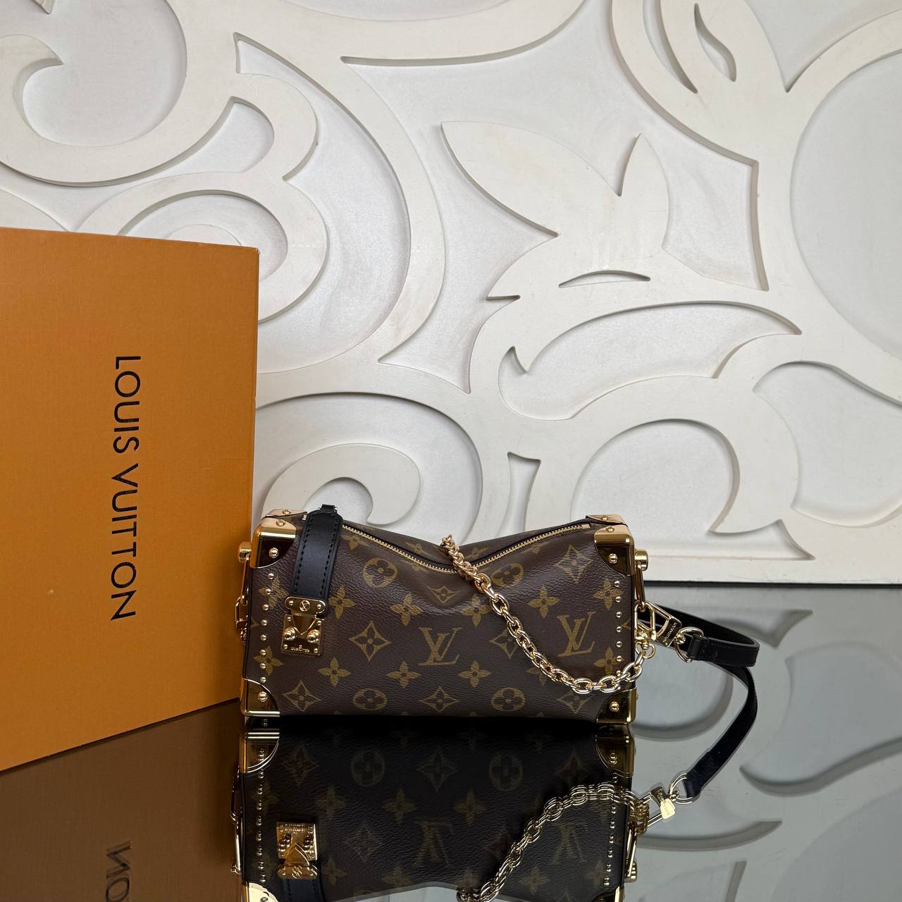 Louis Vuitton Slim Trunk Bag

910817 ⭐️