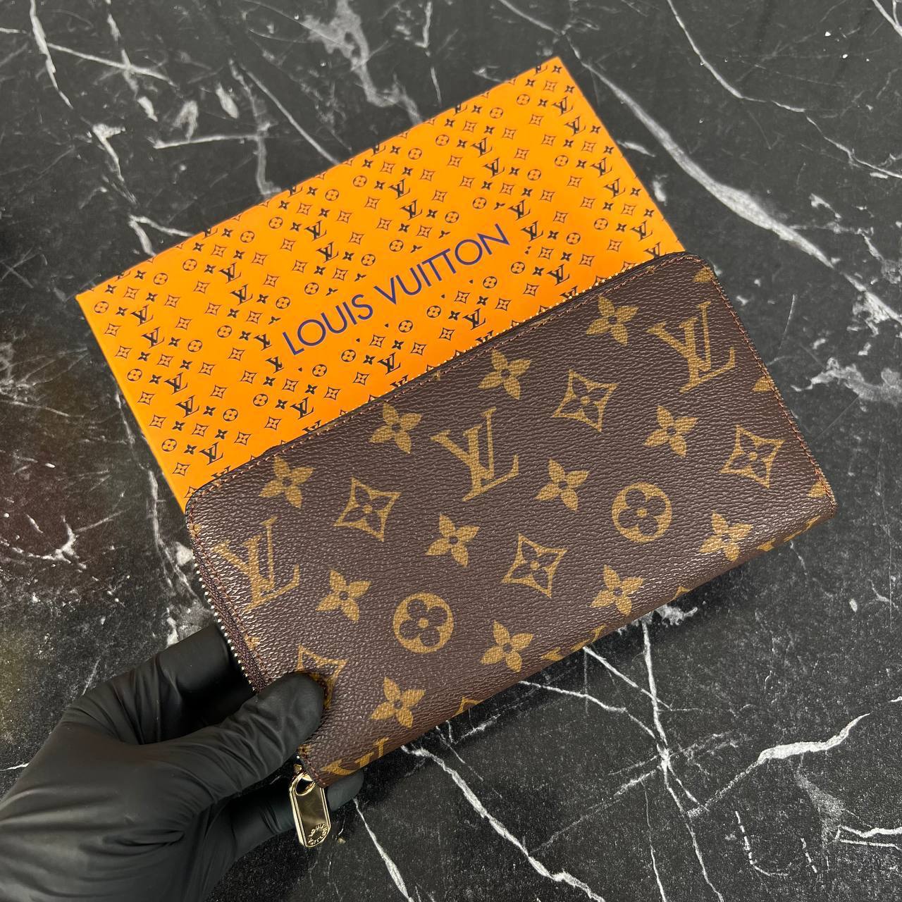 Louis Vuitton Zippy Wallet 

20x10 cm 
28.B ⭐️