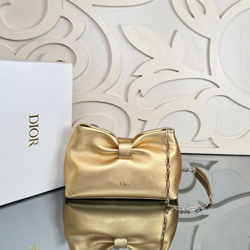 Christian Dior Small Bow Bag

24x16 cm 
910820 ⭐️