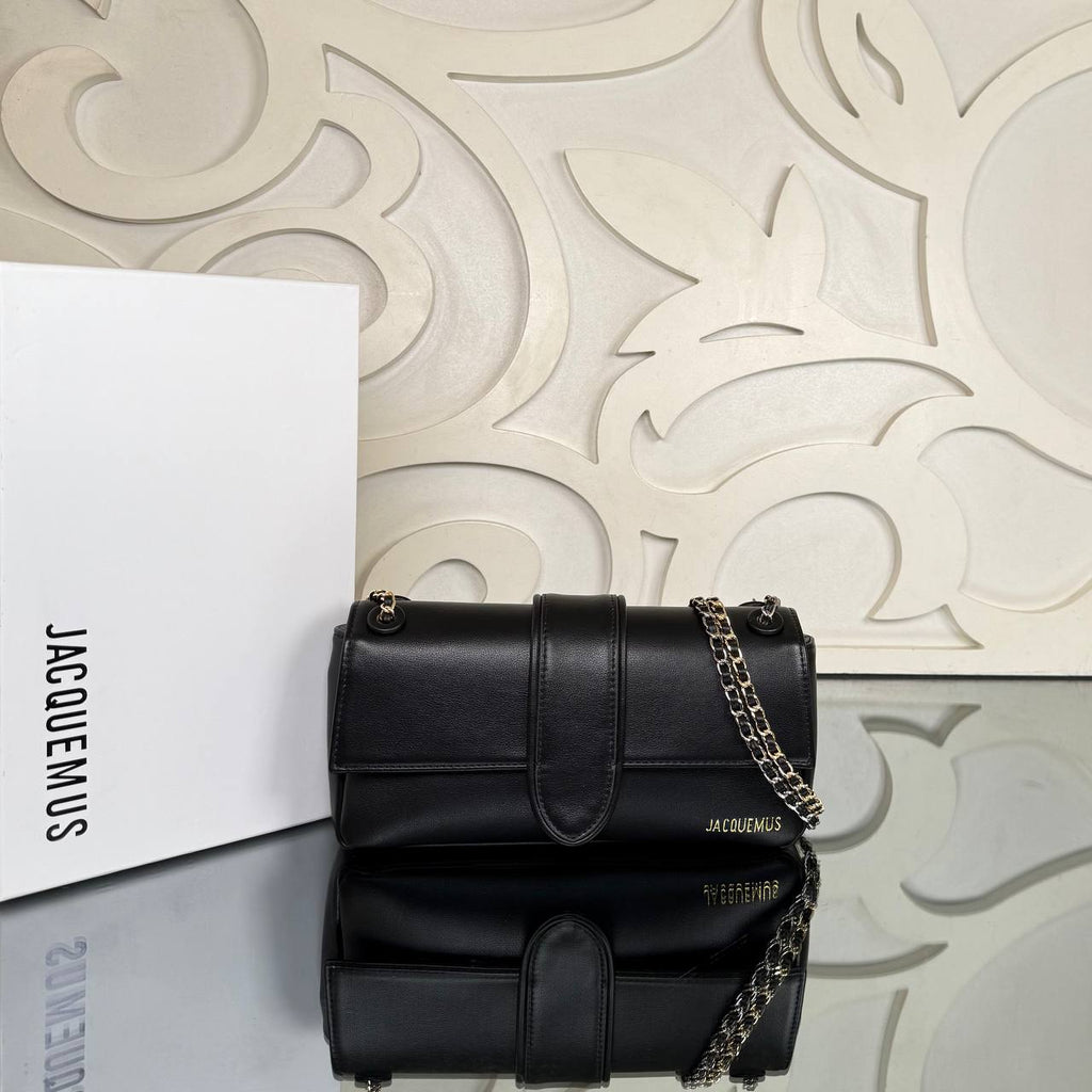 Jacquemus Le Bambino Chaine Shoulder Bag
Τσάντα 
24x13 cm
5736 ⭐️