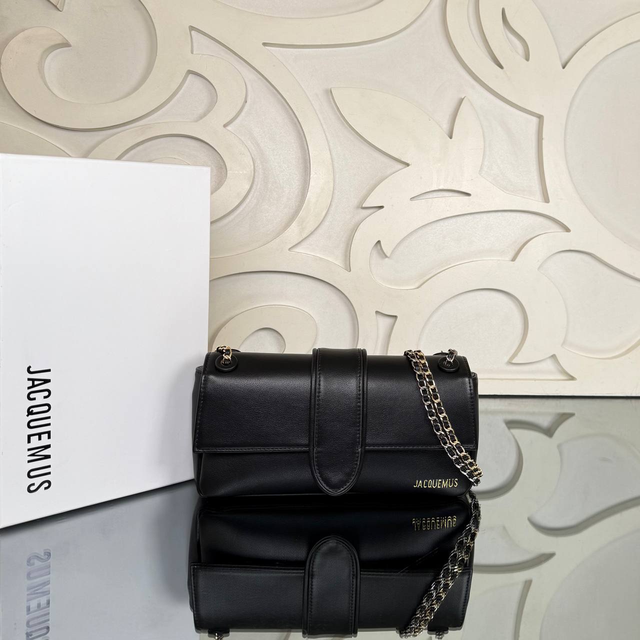 Jacquemus Le Bambino Chaine Shoulder Bag
Τσάντα 
24x13 cm
5736 ⭐️