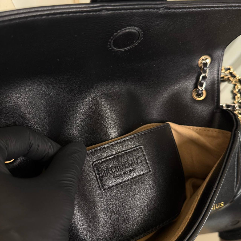 Jacquemus Le Bambino Chaine Shoulder Bag
Τσάντα 
24x13 cm
5736 ⭐️