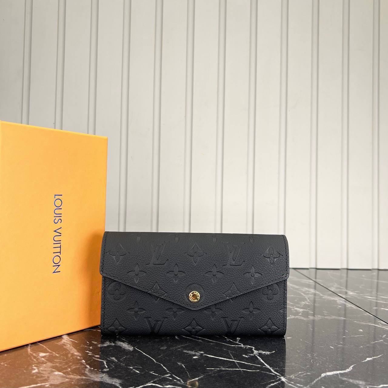 Louis Vuitton Sarah Wallet 

79-2 ⭐️