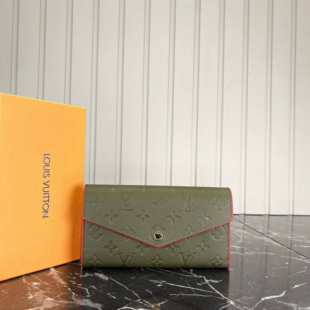 Louis Vuitton Sarah Wallet 

79-2 ⭐️