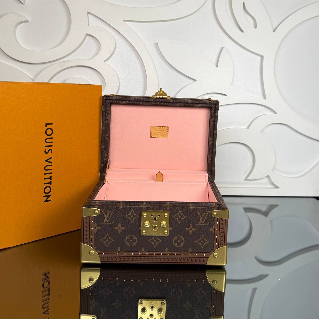 Louis Vuitton Coffret Tresor 

6207 ⭐️
