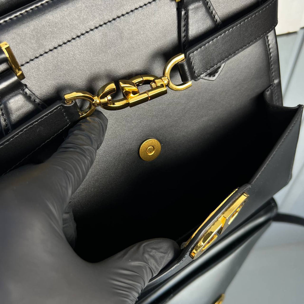 Christian Dior Square Tote Bag Medium

24x24 cm 
5855 ⭐️