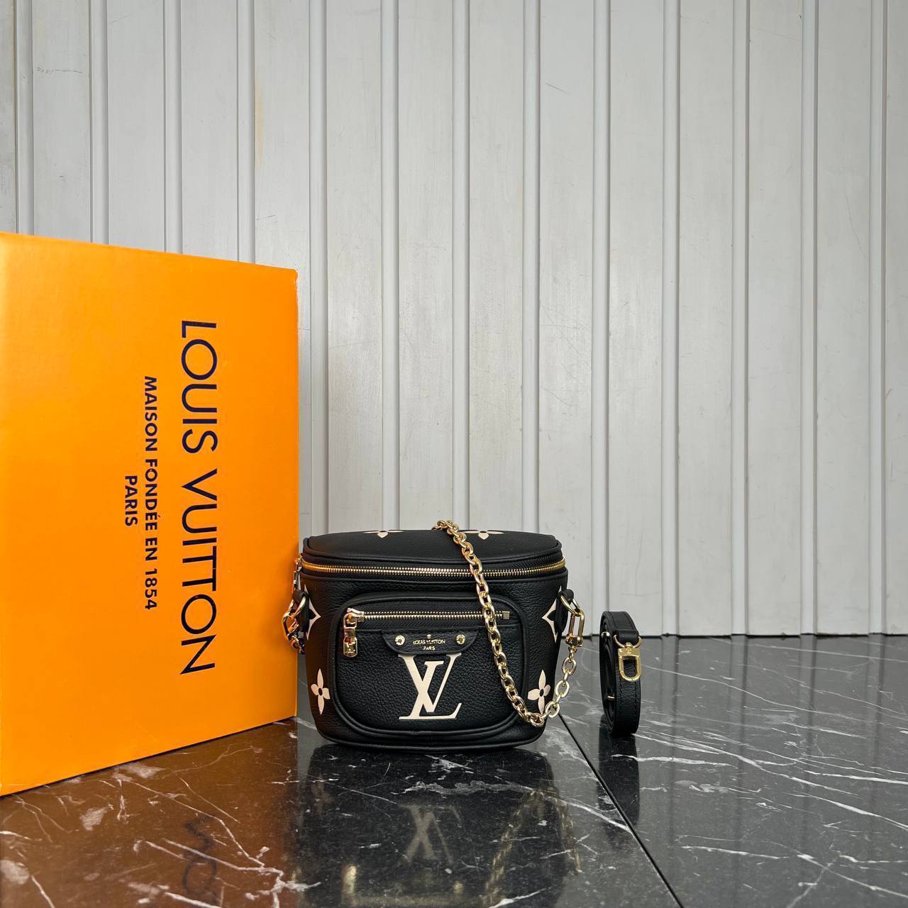 Louis Vuitton Mini Bumbag

6661 ⭐️