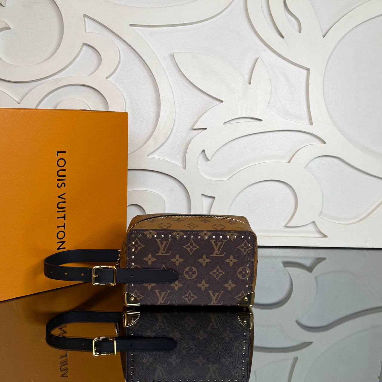 Louis Vuitton Locker Dopp Kit Trunk

910618 ⭐️