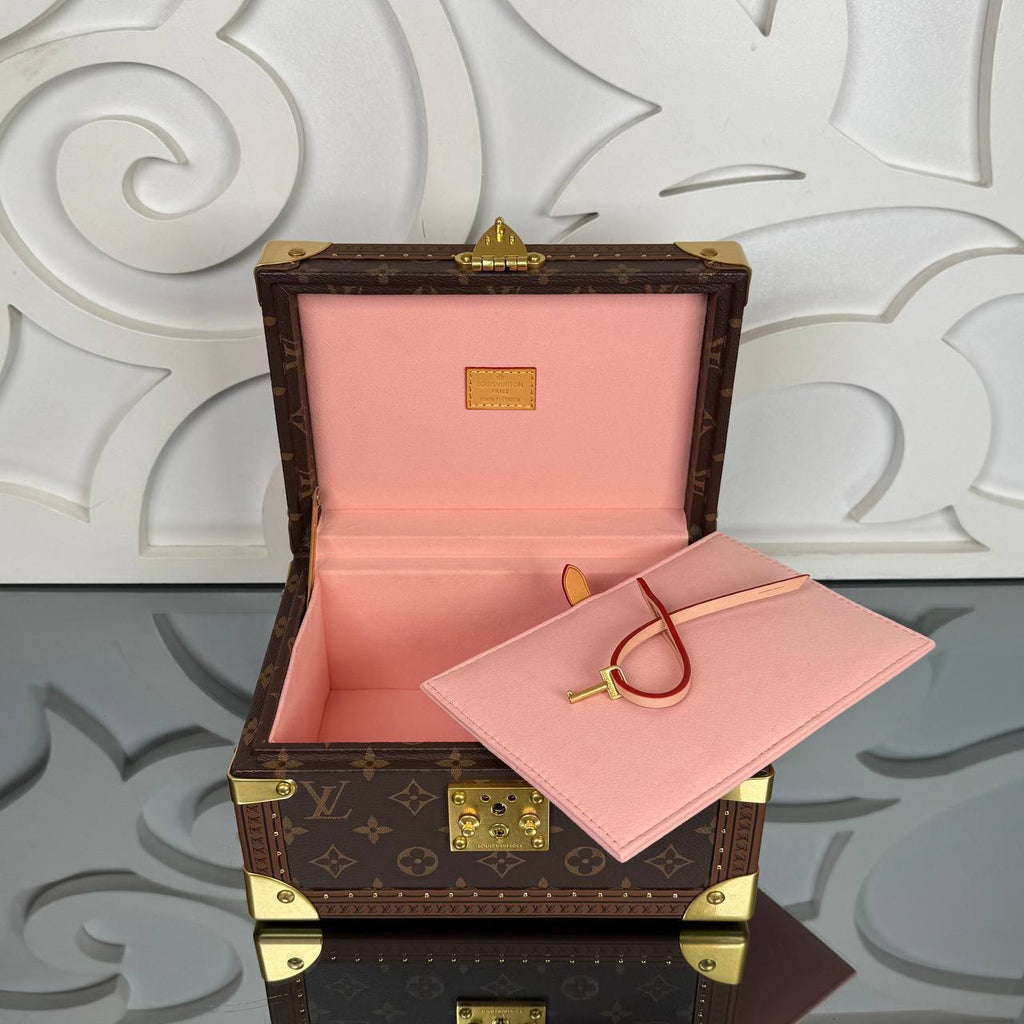 Louis Vuitton Coffret Tresor 

6207 ⭐️