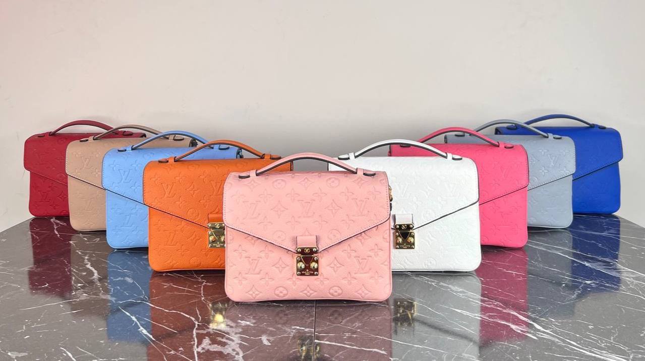 Louis Vuitton Pochette Metis 
Για επιλογή χρωματισμού παρακαλώ τηλεφωνική επικοινωνία 
5372 ⭐️