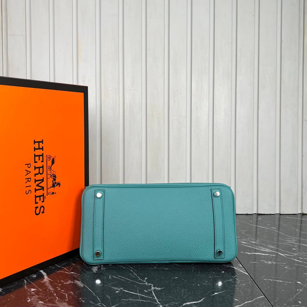 Hermes Birkin Bag 30 cm 

30x22 cm 
5071 ⭐️