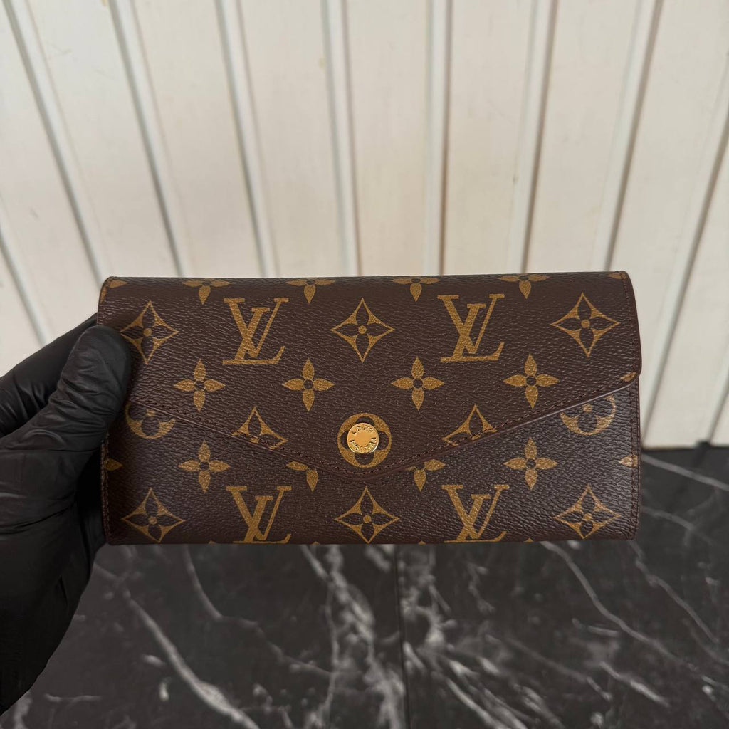 Louis Vuitton Sarah Wallet 

79-1 ⭐️
