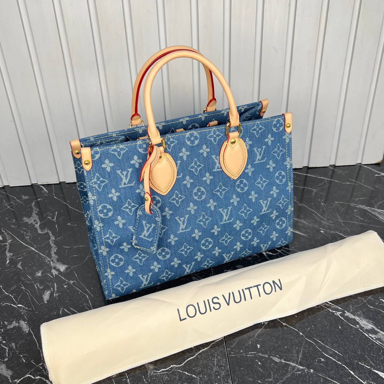 Louis Vuitton OnTheGo MM Denim

5979