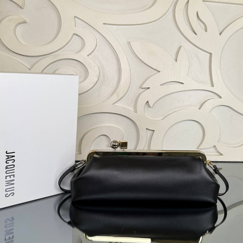 Jacquemus The Berlingot Medium 
Γυναικεία τσάντα 
34x13 cm
910806 ⭐️