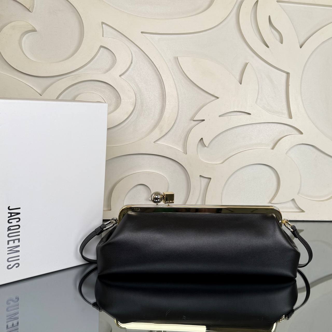 Jacquemus The Berlingot Medium 
Γυναικεία τσάντα 
34x13 cm
910806 ⭐️