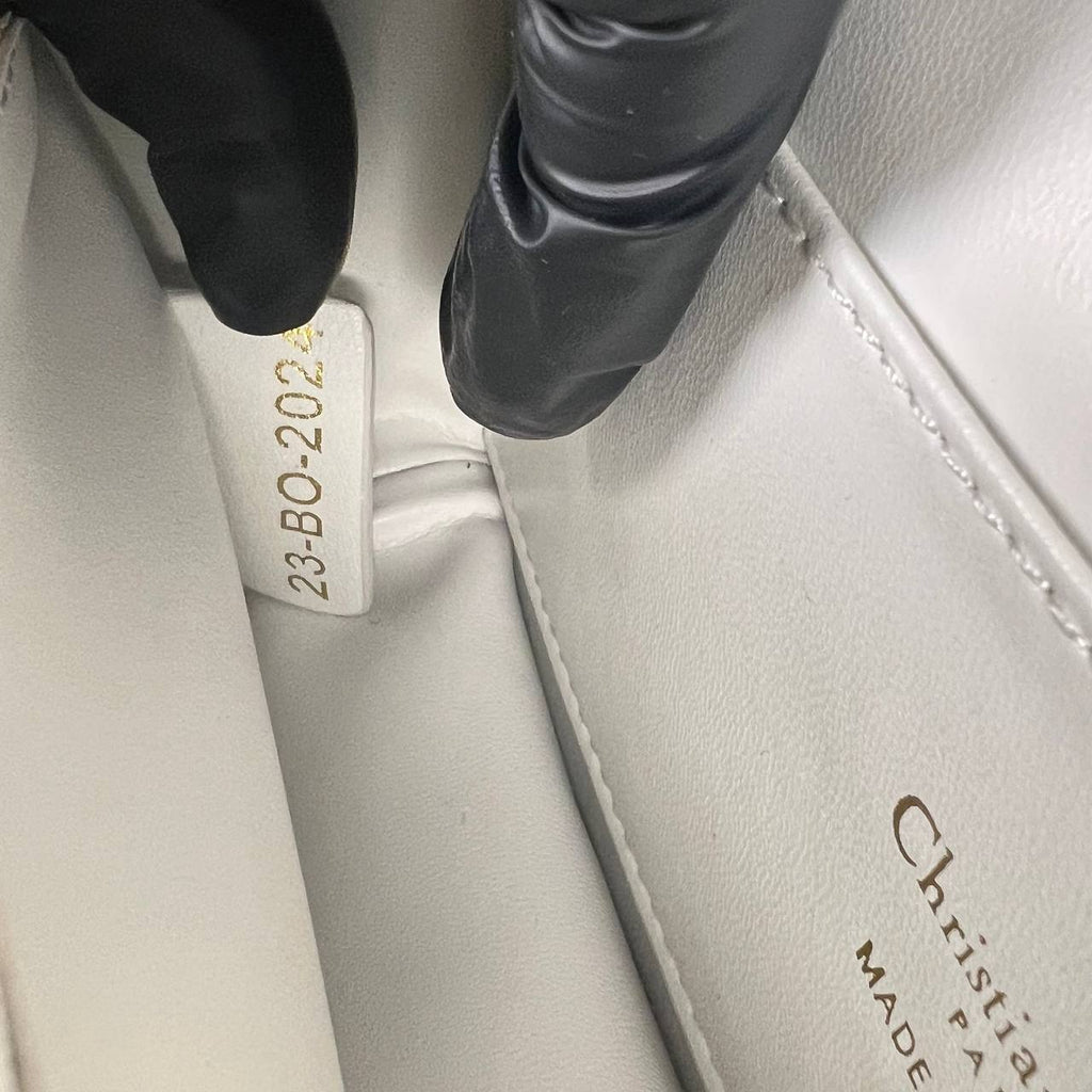 Christian Dior Miss Dior Flap Bag

21.5x11.5 cm
6711 ⭐️