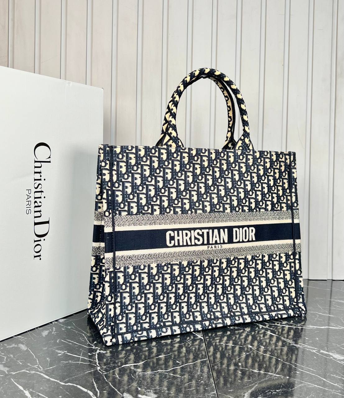 Christian Dior Book Tote Big

42x36 cm 
5656-2