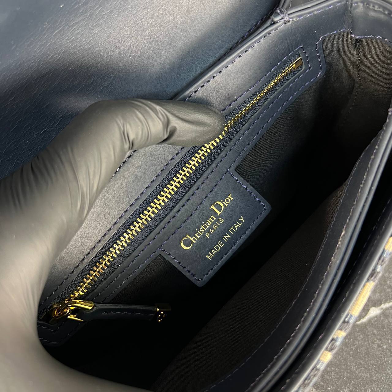 Christian Dior Signature Bag

24x14cm 
5686-1 ⭐️