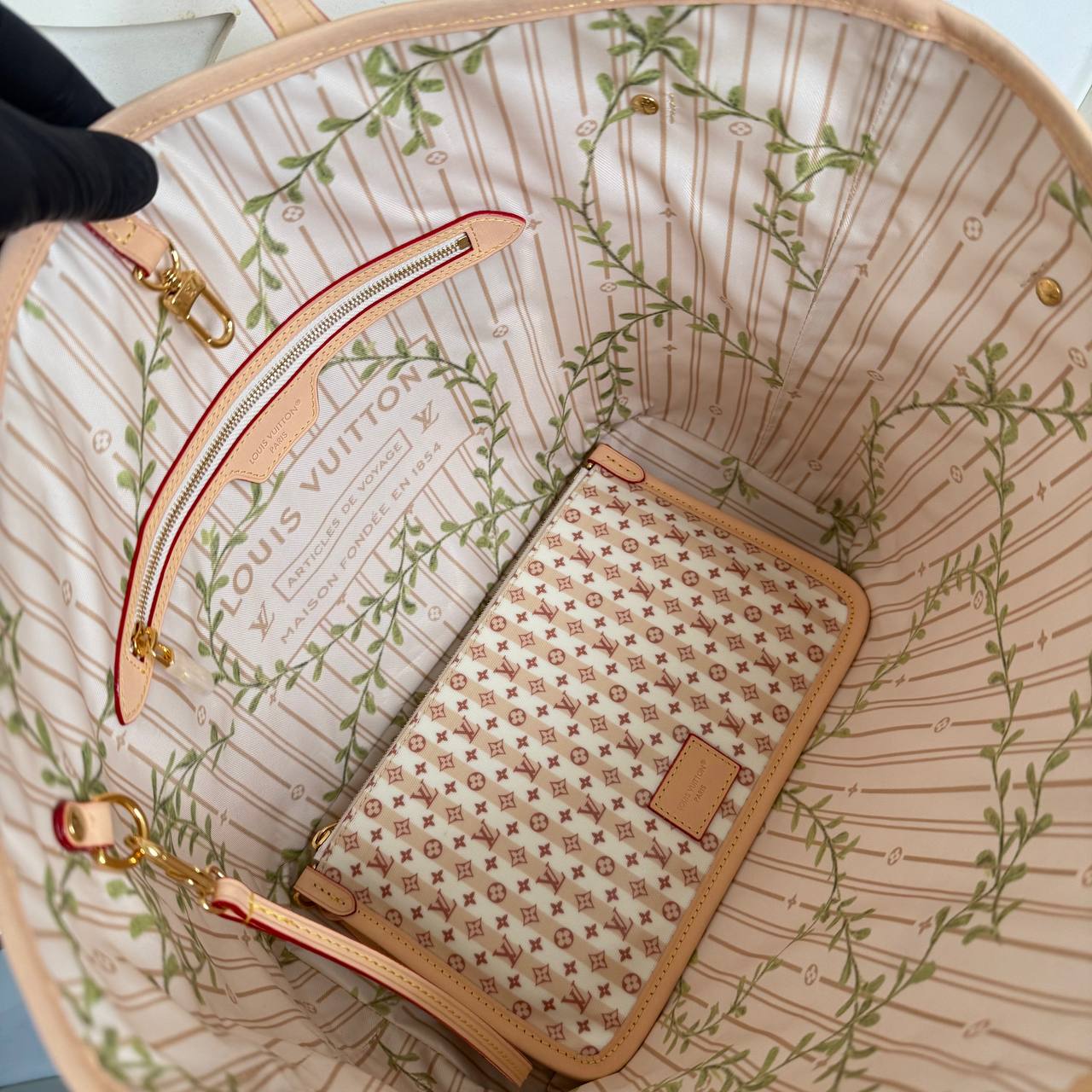 Louis Vuitton Neverfull MM

910995 ⭐️