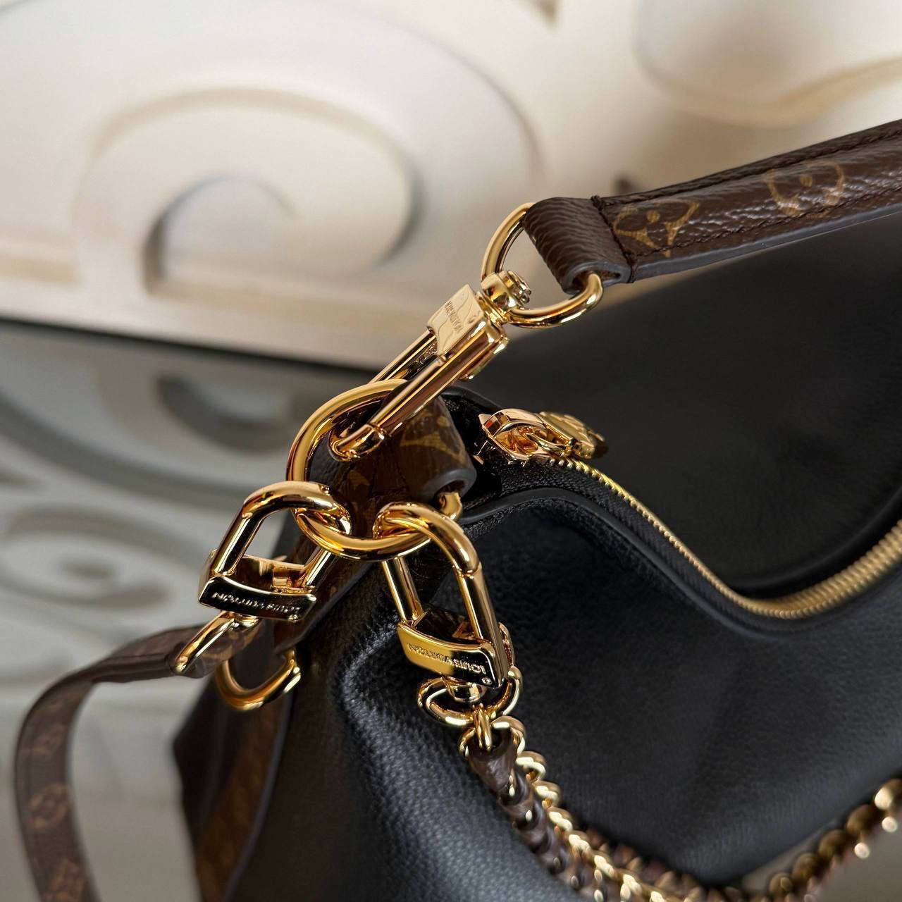 Louis Vuitton Multipass Bag

910426 ⭐️