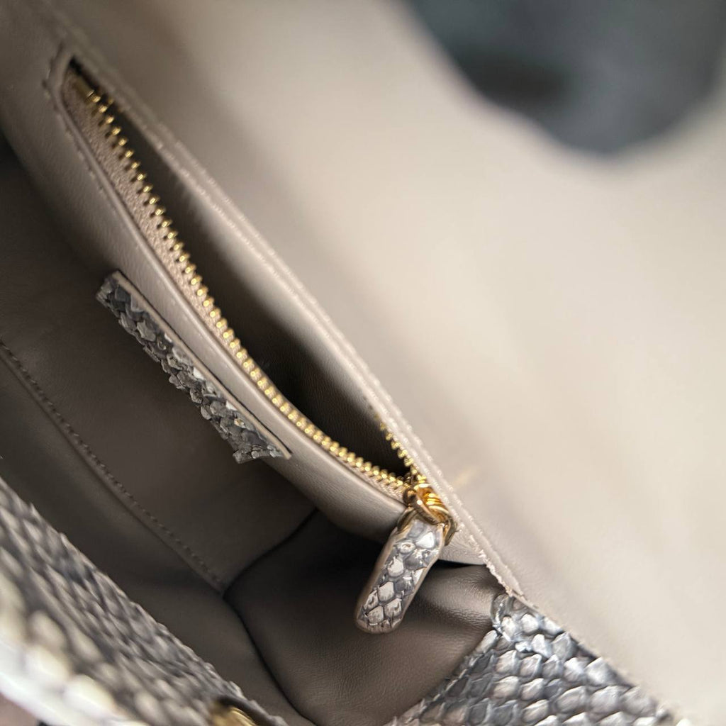 Christian Dior Lady Dior Python Small Bag 

17x16 cm 
210122 ⭐️