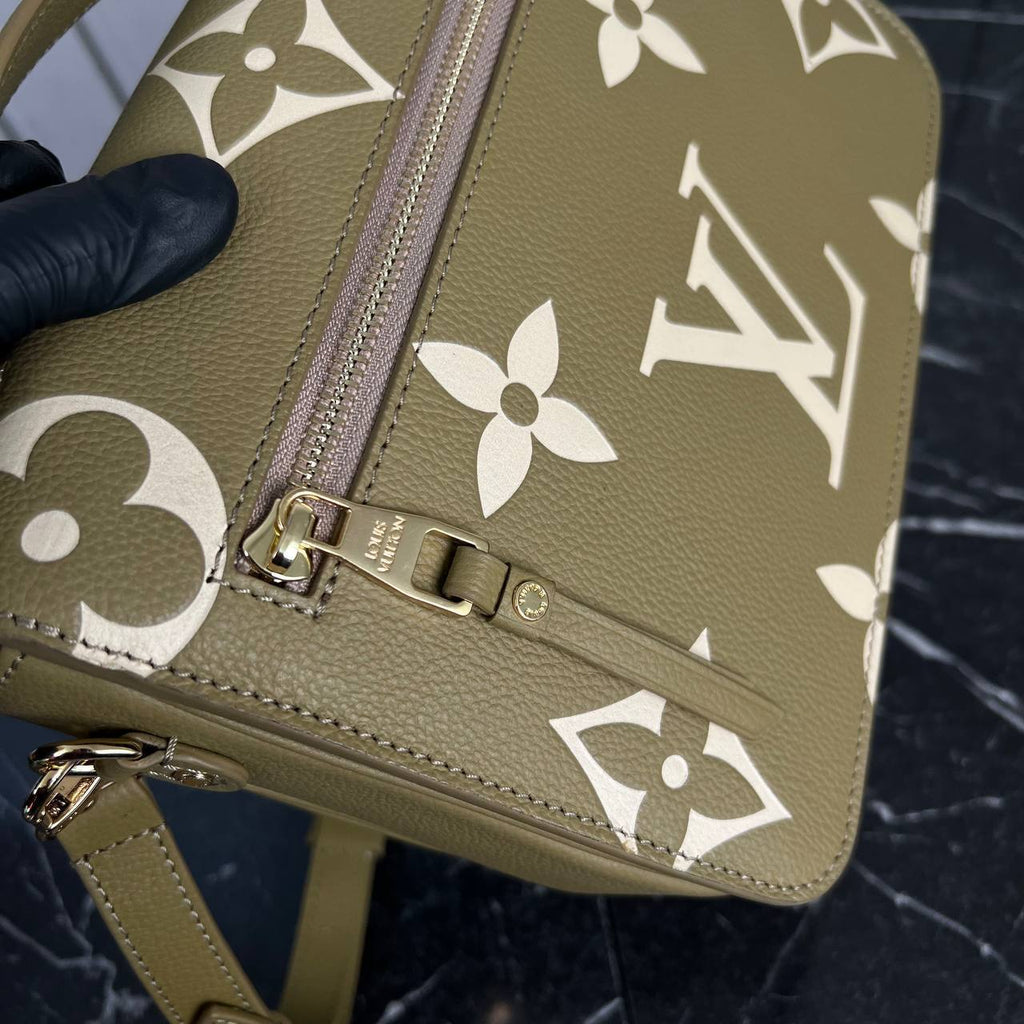 Louis Vuitton Pochette Metis  

5372-2 ⭐️