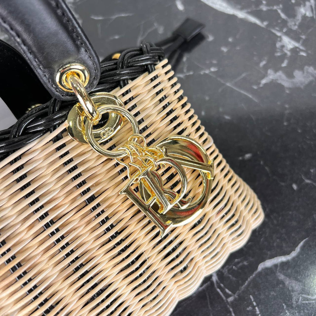 Christian Dior D-Joy Wicker Bag

26x13 cm 
5669 ⭐️
