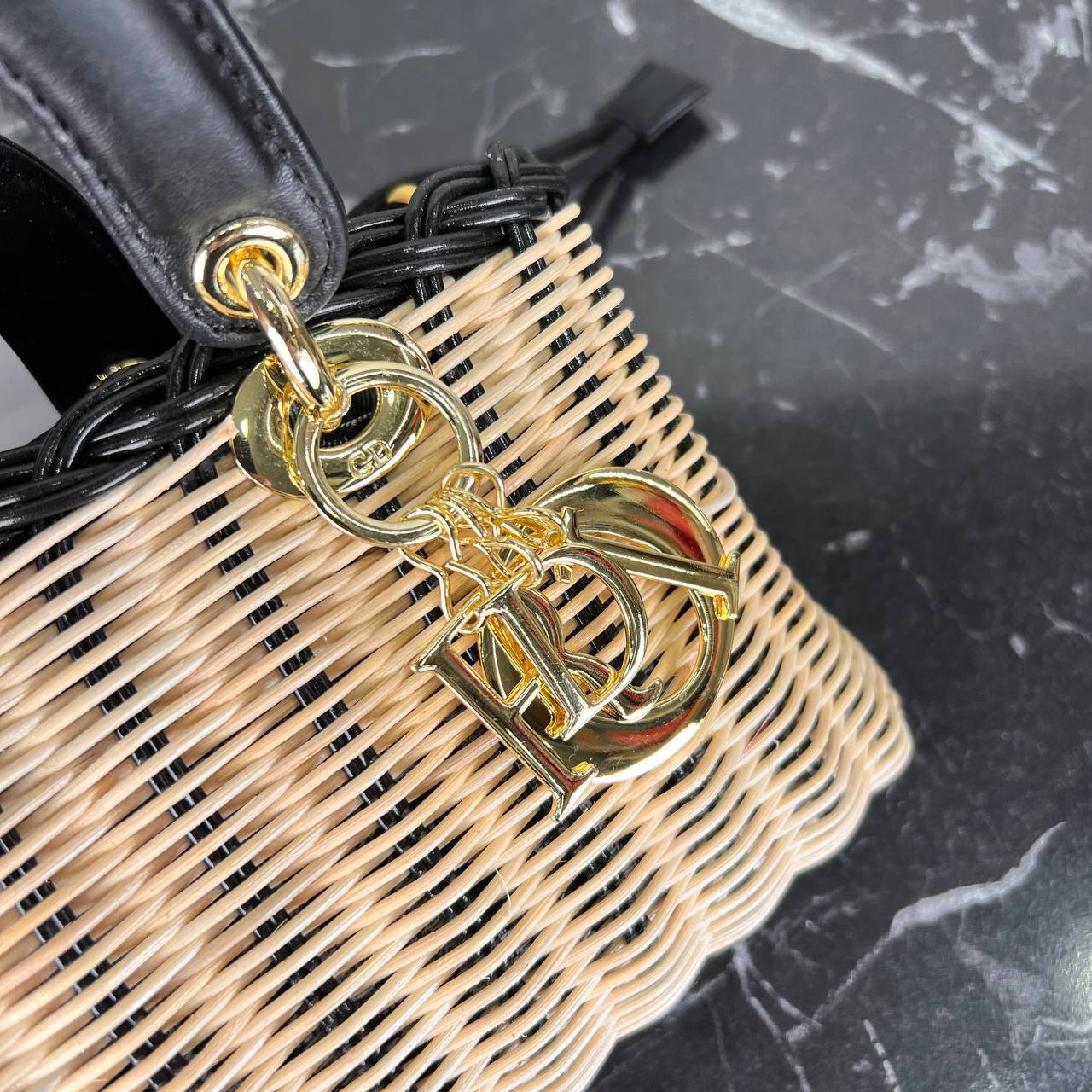 Christian Dior D-Joy Wicker Bag

26x13 cm 
5669 ⭐️
