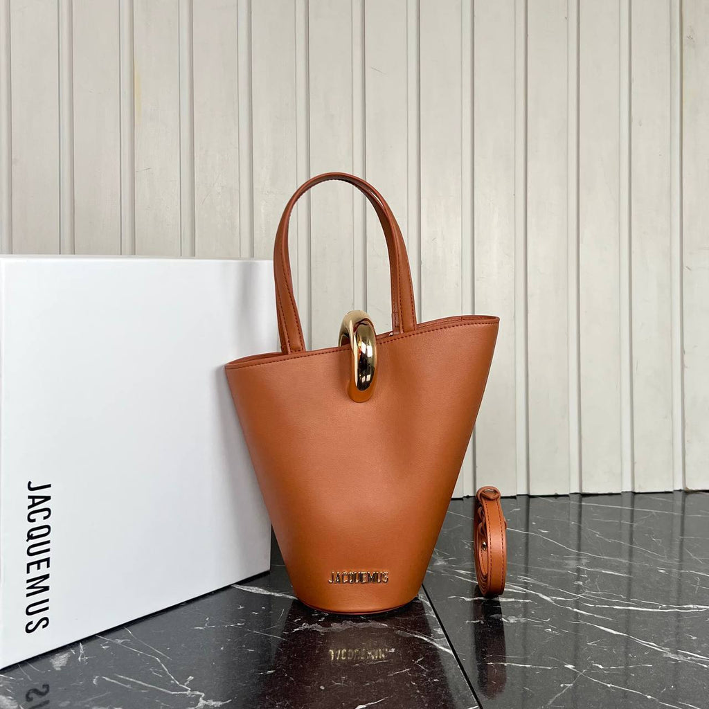 Jacquemus Bambola La Casa Bag
-50% προσφορά 
24x22 cm
6877 ⭐️