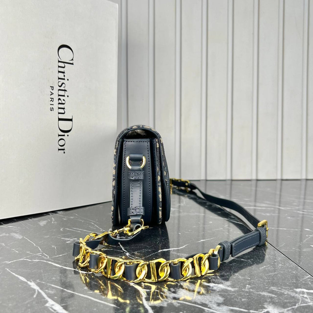 Christian Dior Signature Bag

24x14cm 
5686-1 ⭐️