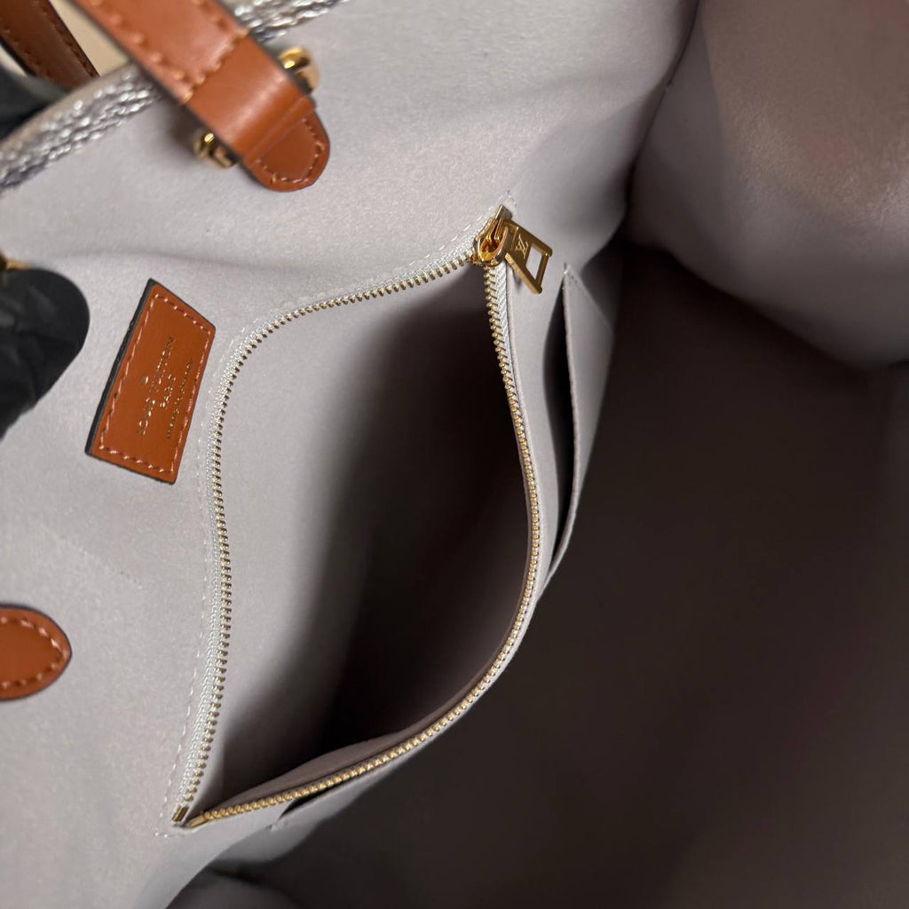 Louis Vuitton OnTheGo MM Limited Edition

910628 ⭐️