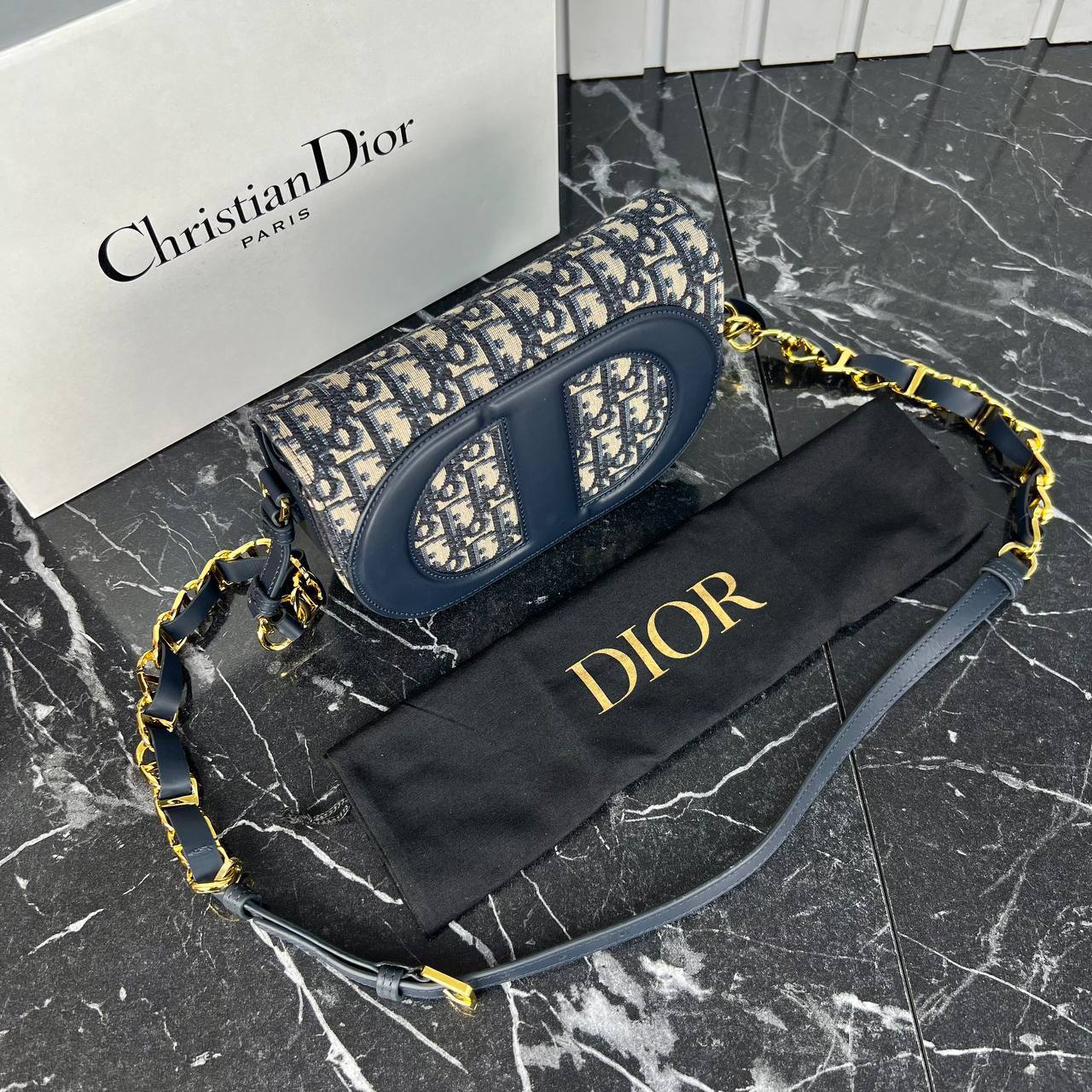 Christian Dior Signature Bag

24x14cm 
5686-1 ⭐️